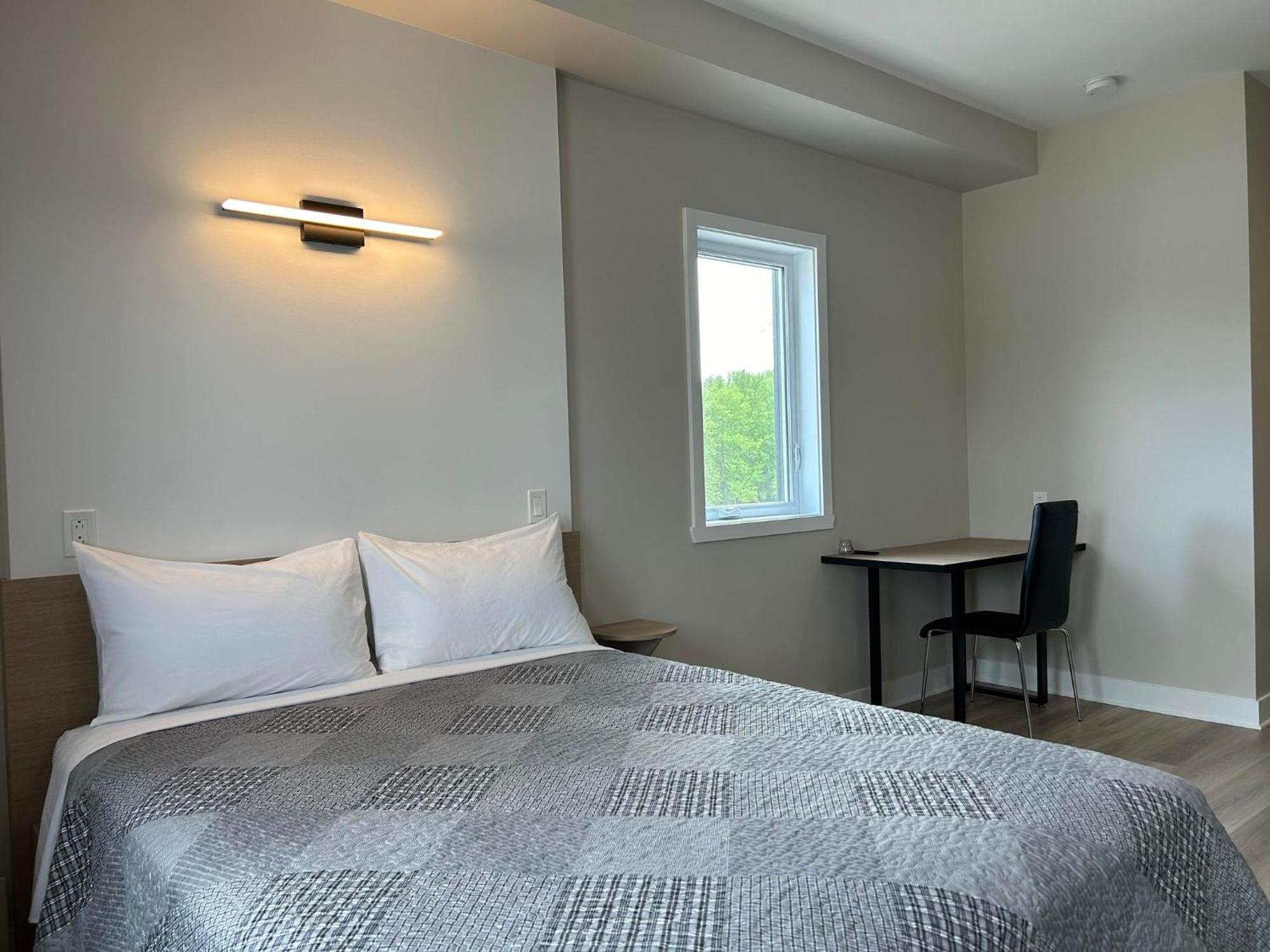 Hotel St-Michel Сен-Мишель-де-Сен Экстерьер фото
